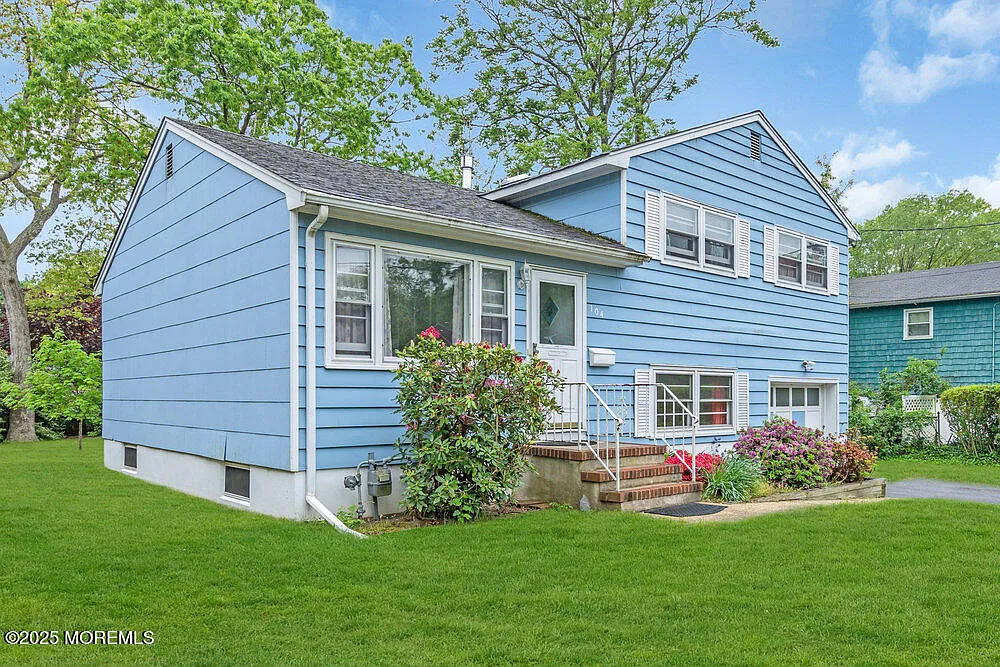 104 Colonial Drive photo 1