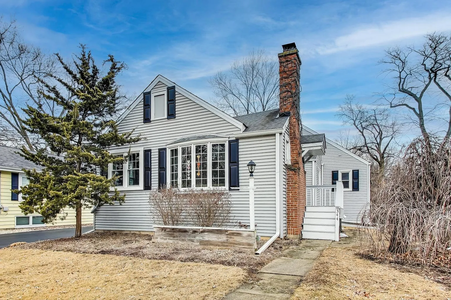 344 W Maple St photo 1