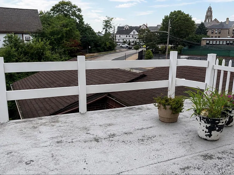 49 Hempstead Ave — Photo 5