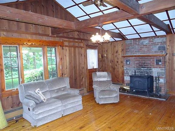 4th image of 7497 Crestwood Cir