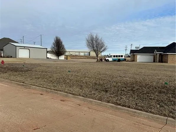 102 Gambel Ln #2, Elk City, OK 73644