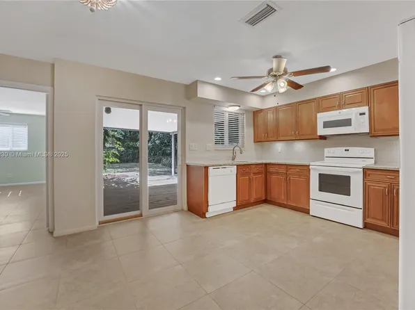 830 SW 18th St, Fort Lauderdale, FL 33315
