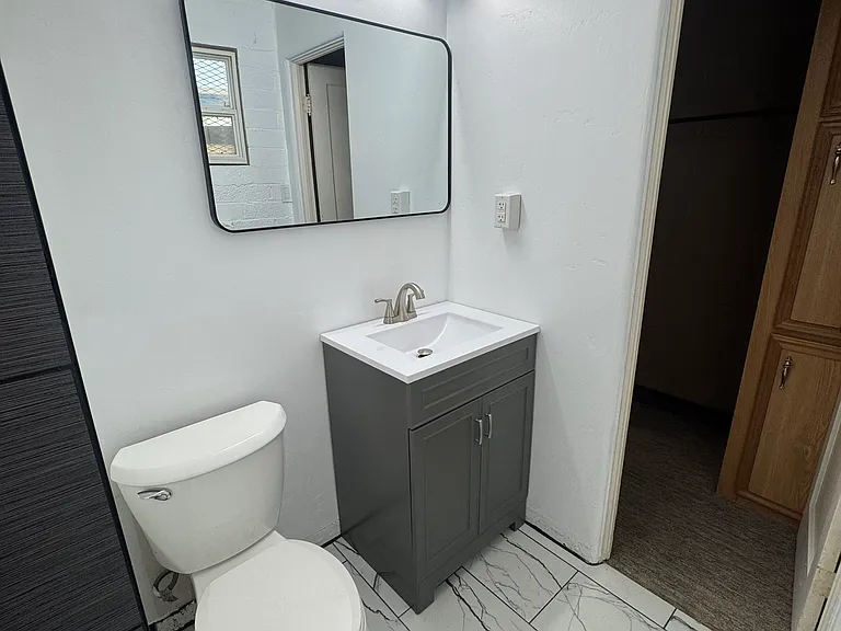221 S Main Ave — Photo 21