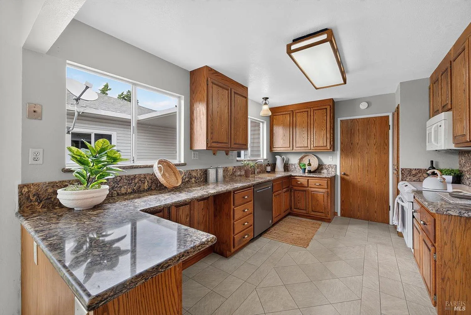 1700 Sierra Avenue - Photo 3