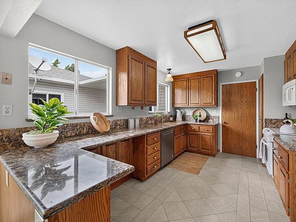 3rd image of 1700 Sierra Avenue