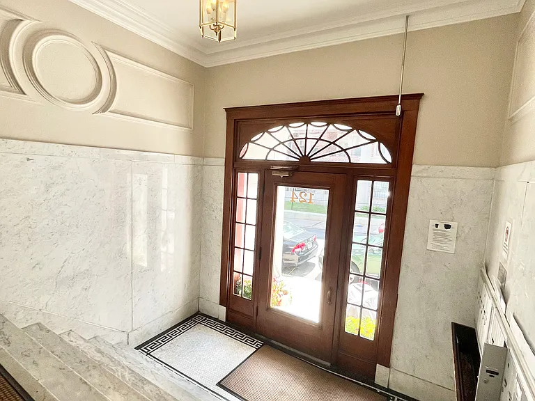 124 Sutherland Rd #5 — Photo 7