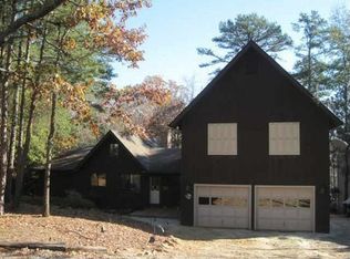 98 Honeysuckle Ln, Hartwell, GA 30643