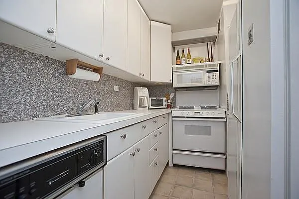 Sold by Akam Sales and Brokerage | media 10