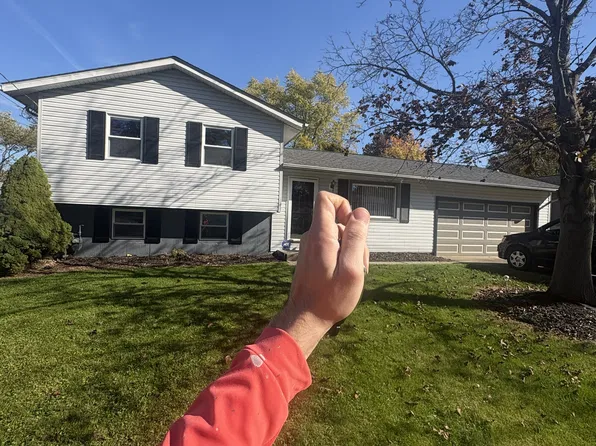 330 Hiwood Ave, Munroe Falls, OH 44262