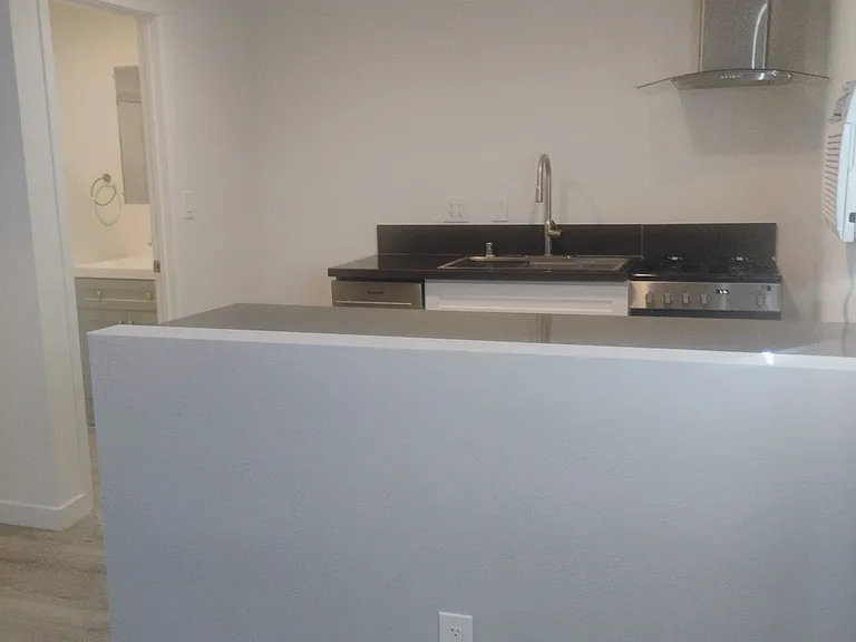 1601 N Hollywood Way — Photo 4