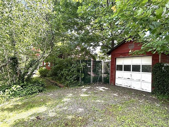 3rd image of 1721 Carlton Ave