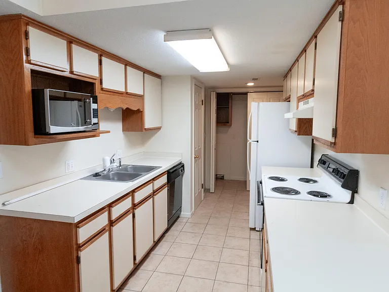 3405 E 9th St — Photo 5