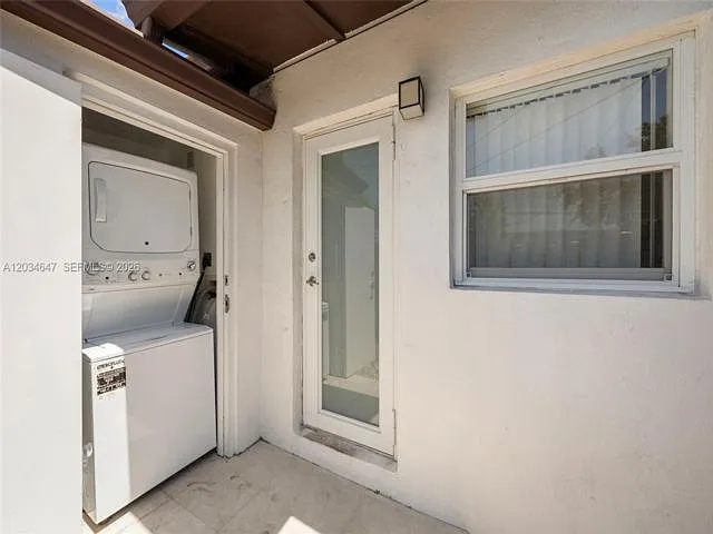 2 bed, 1.0 bath, $2,400 — Photo 3