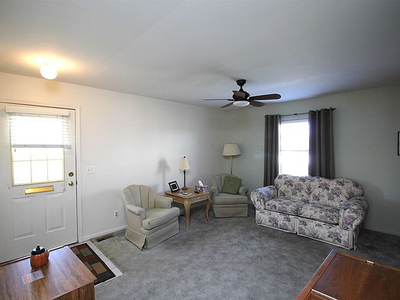 3rd image of 302 Bon Brae Ct
