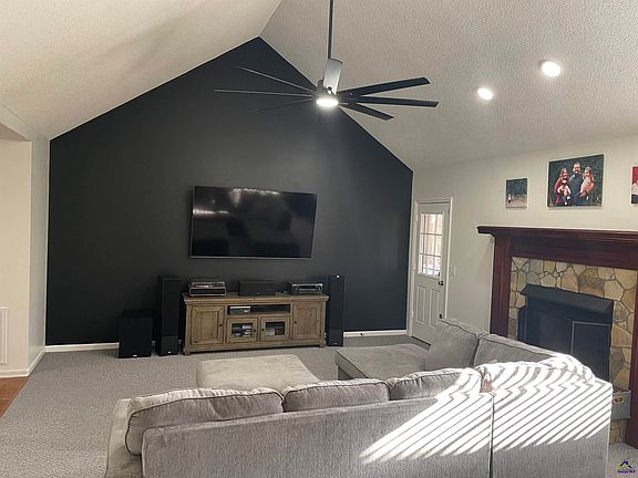 3rd image of 511 Pheasant Ridge Dr