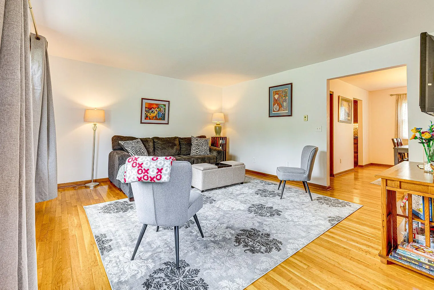 3 bed, 1.0 bath, 1399 sqft, $4,419 — Photo 2