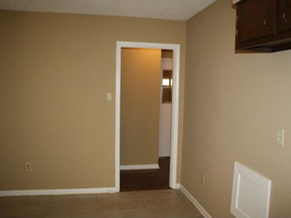 5th image of 4053 Hitchcock St