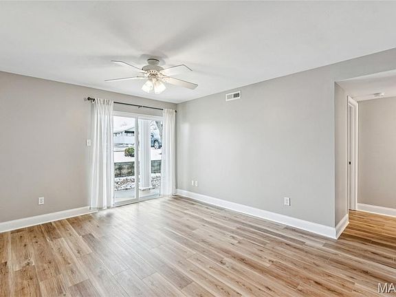 3rd image of 16518 Victoria Crossing Dr Unit B