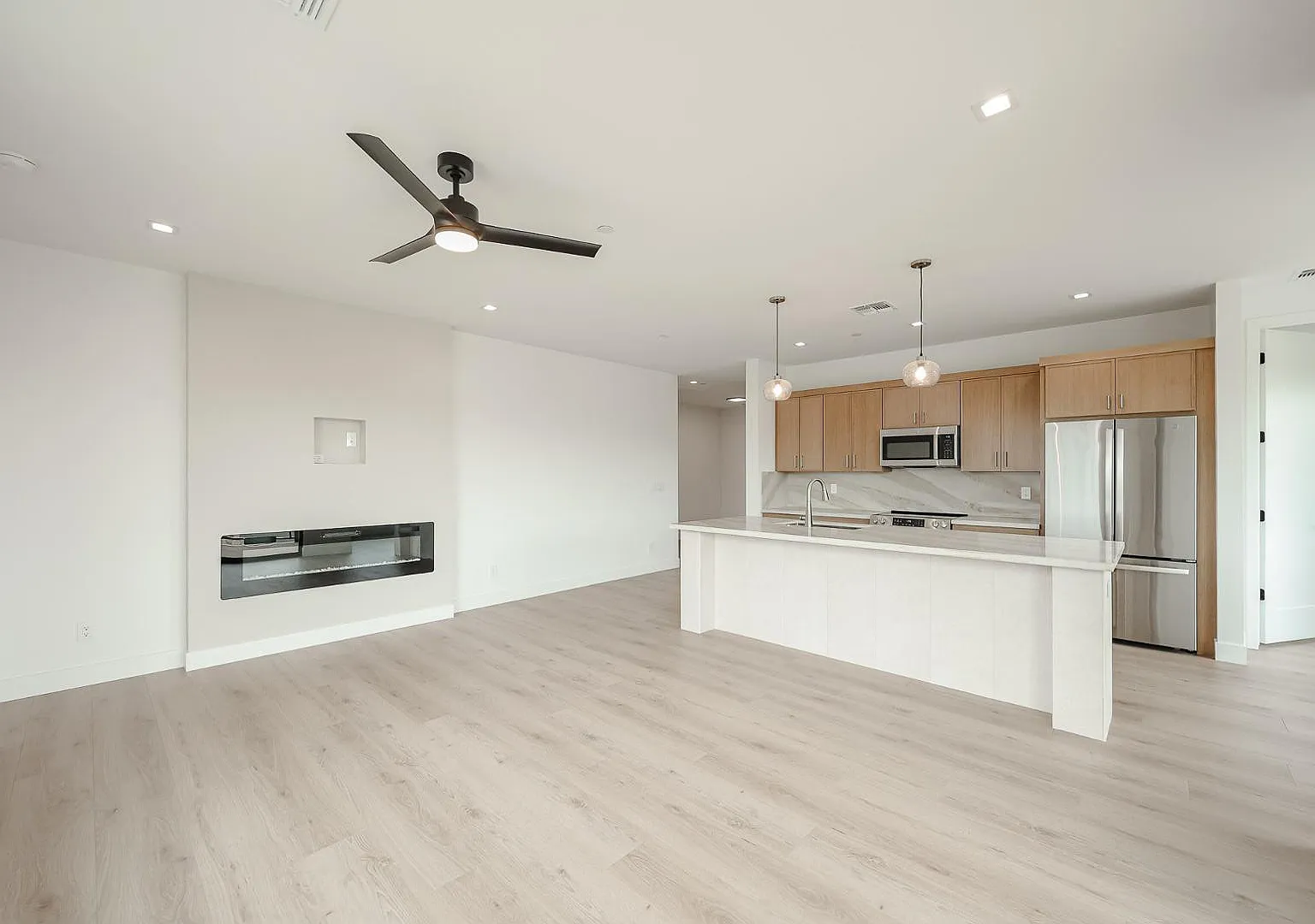 2 bed, 2.0 bath, 1321 sqft, $2,100 — Photo 4