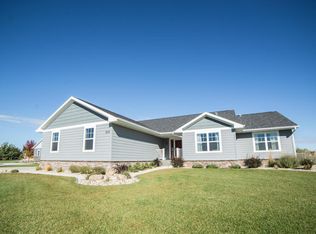 600 Quail Hollow Cir, Milford, IA 51351