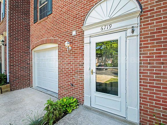 3rd image of 6719 Sunset Woods Ct