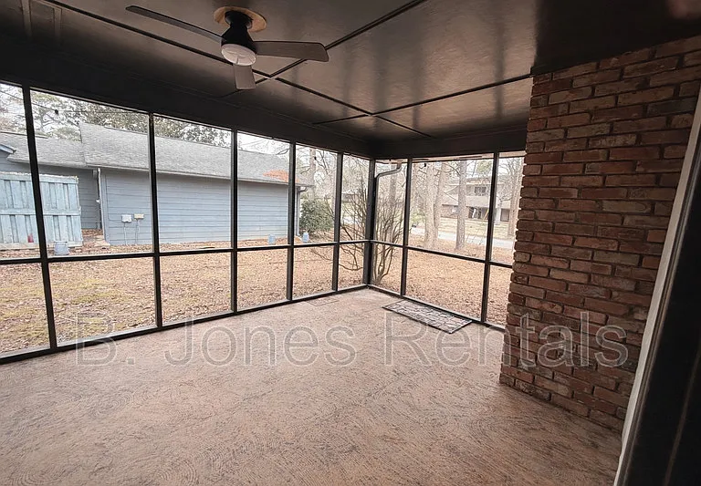 30 Fairfield Dr — Photo 4