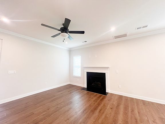 5th image of 44 Connaught Ct