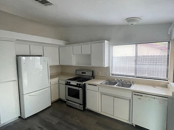 5th image of 1320 Oleander Ln