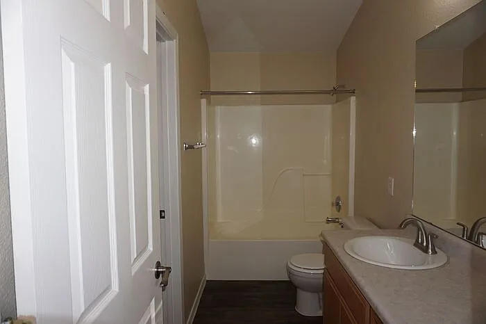 2201 S Saint Suzanne Dr — Photo 35