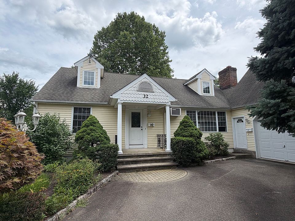 1st image of 32 Triangle St