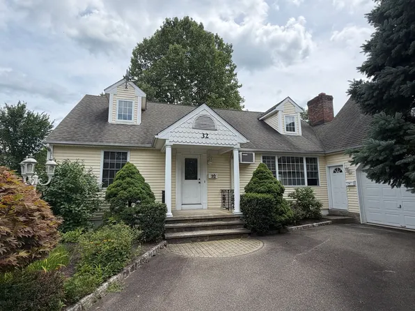 32 Triangle St, Danbury, CT 06810