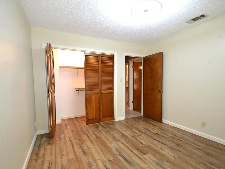 8833 Tallwood Dr — Photo 23