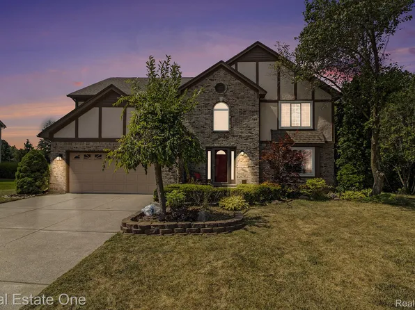 3464 Kossuth Ct, Lake Orion, MI 48360