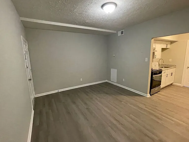 208 Lakeshore Dr #19 — Photo 4