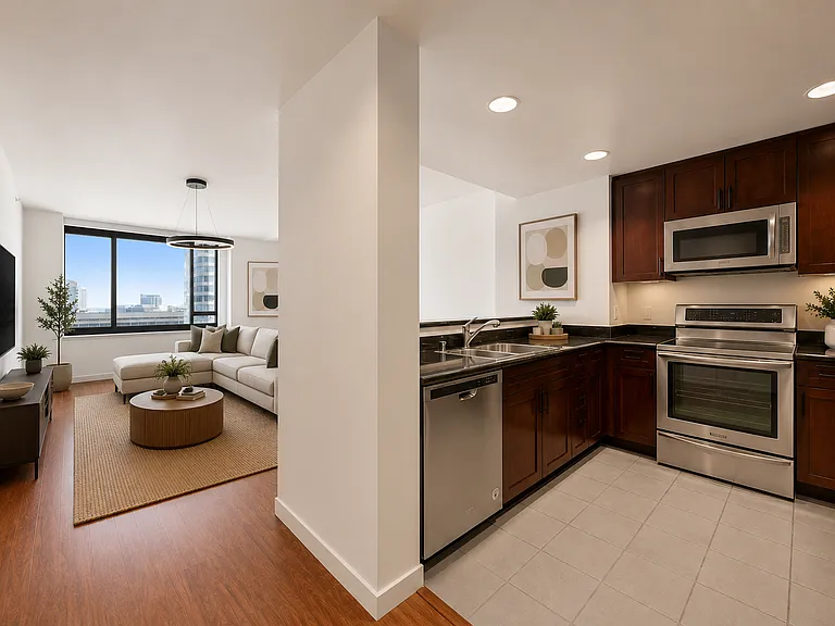 260 King St #1011 — Photo 5