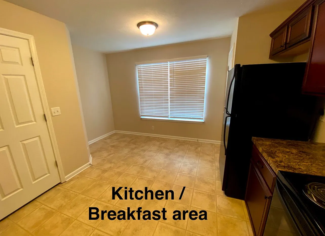 3 bed, 2.5 bath, 1360 sqft, $1,845 — Photo 3