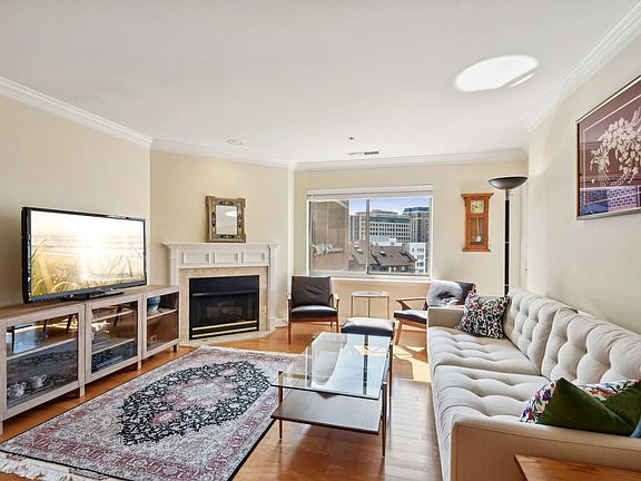 4th image of 1050 N Stuart St APT 914