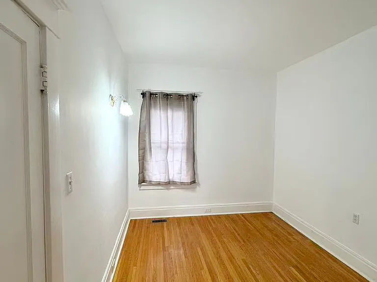 9 Grantham Ave S — Photo 28
