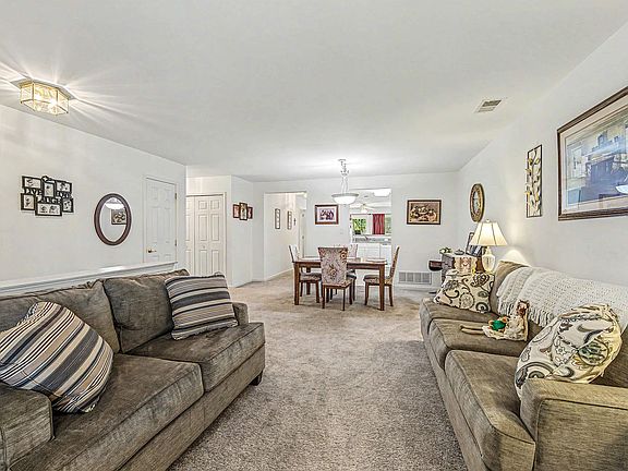 5th image of 663 Chancery Ln #8