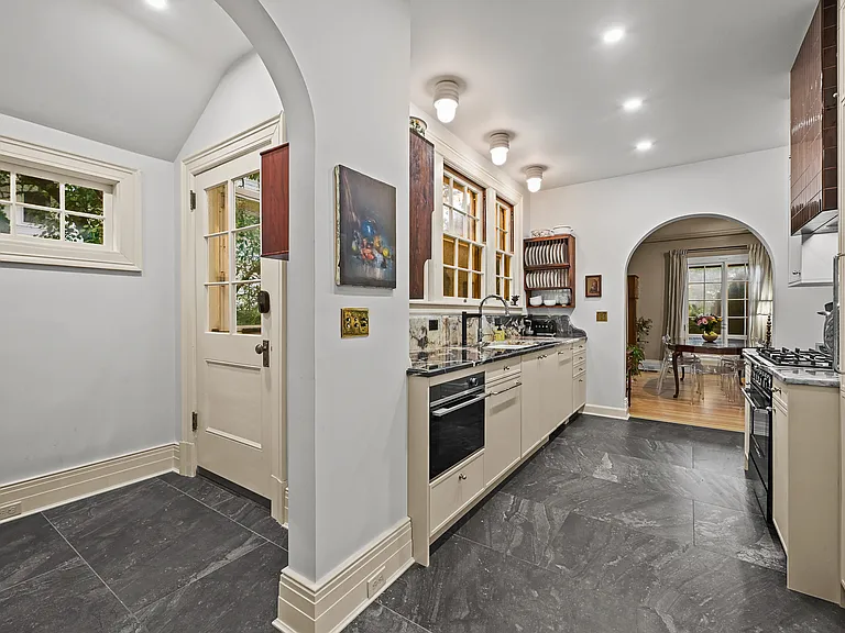 11 Maple Ave — Photo 22