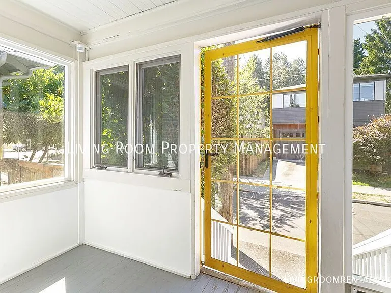 1525 SE Pershing St — Photo 4