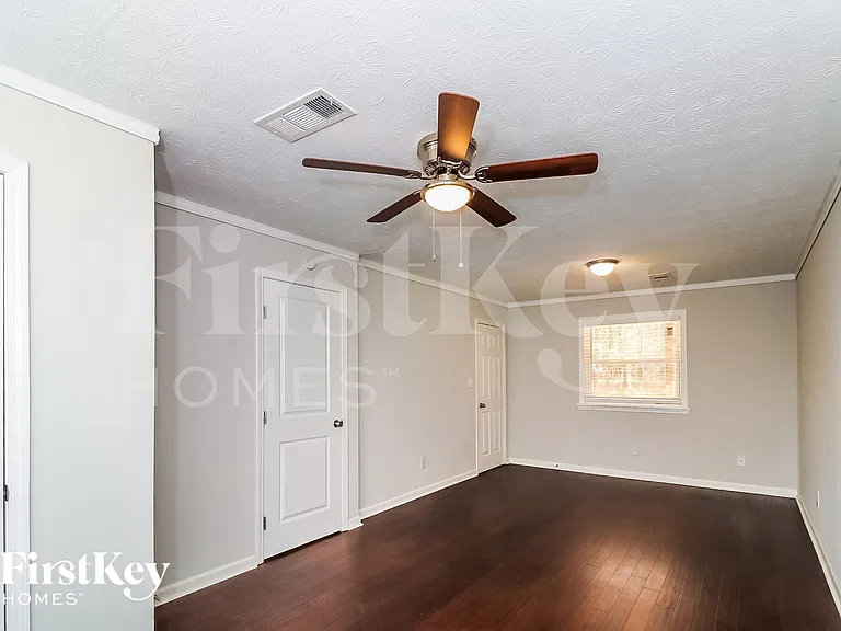 405 Sheringham Ct — Photo 13