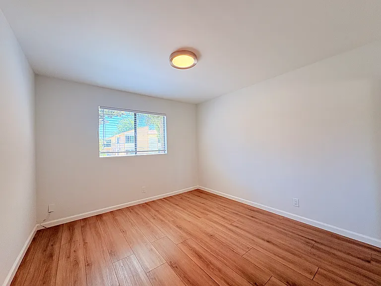 405 Ivy St — Photo 12