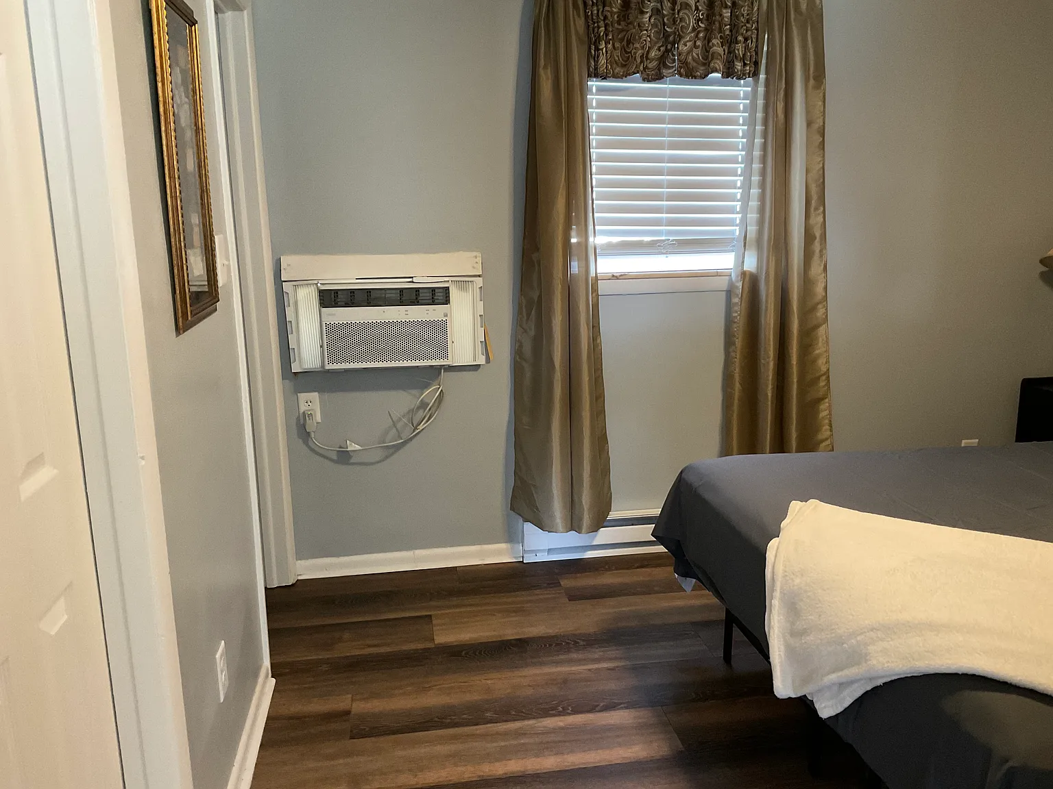 Brownsburg - Furnished - Utilities Paid - Single Bedroom - $1225 — Photo 2