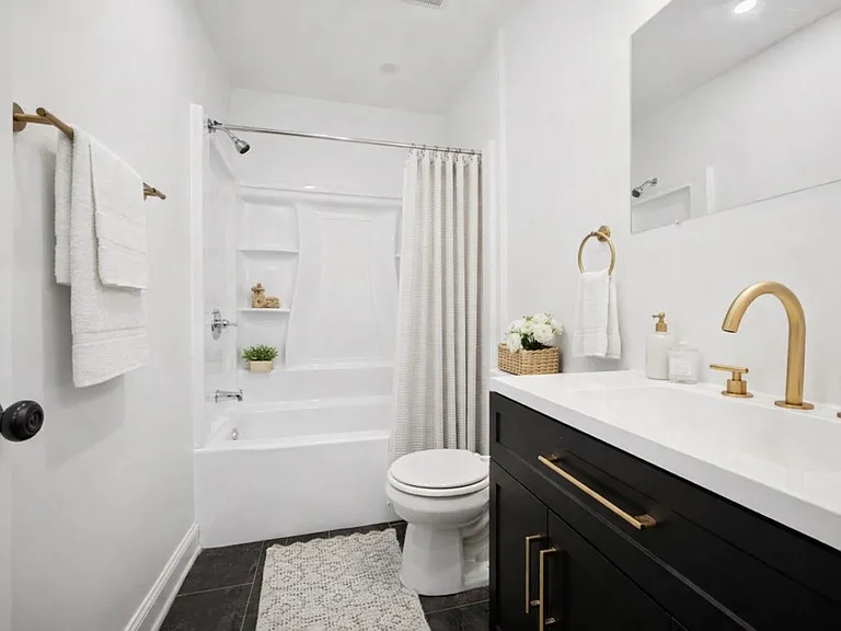 236 W Harvey St #B25 — Photo 4