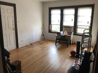 4742 W Roscoe St APT 1, Chicago, IL 60641