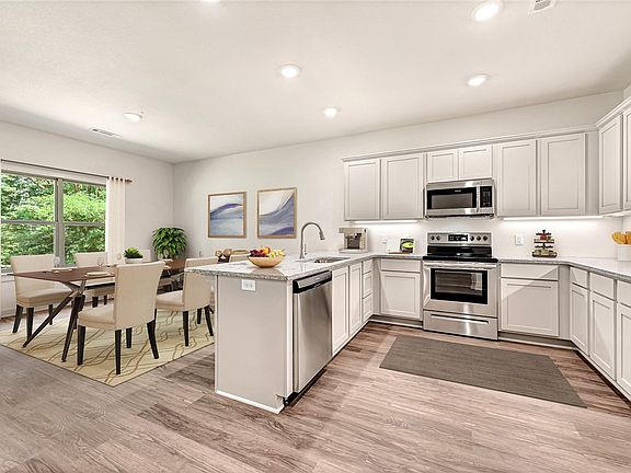 3rd image of 8 Dundonald Ln