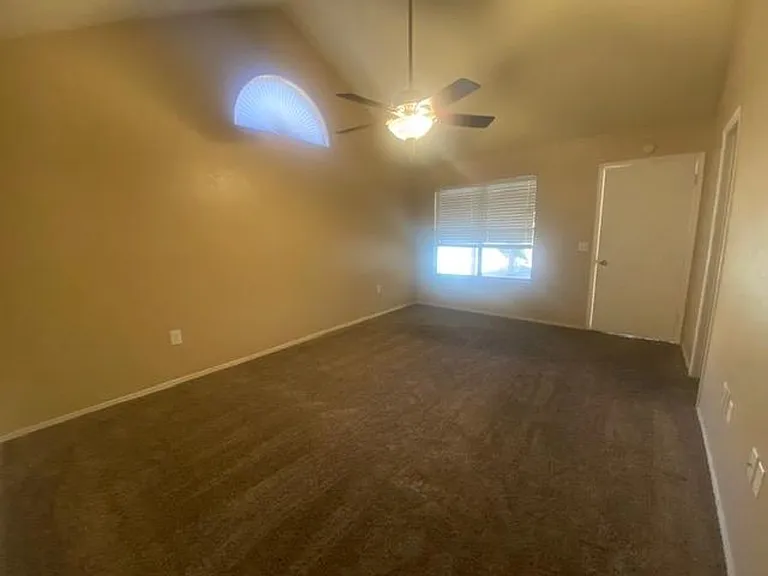 1249 E Laurel Ave — Photo 25