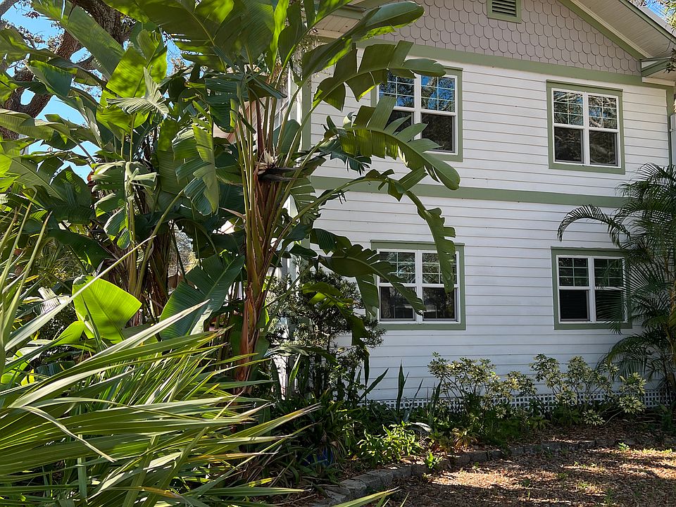 1st image of 136 20th Ave SE #1