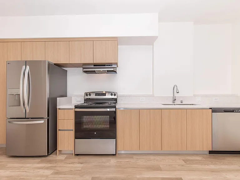 Woodlake Apartments — Photo 31